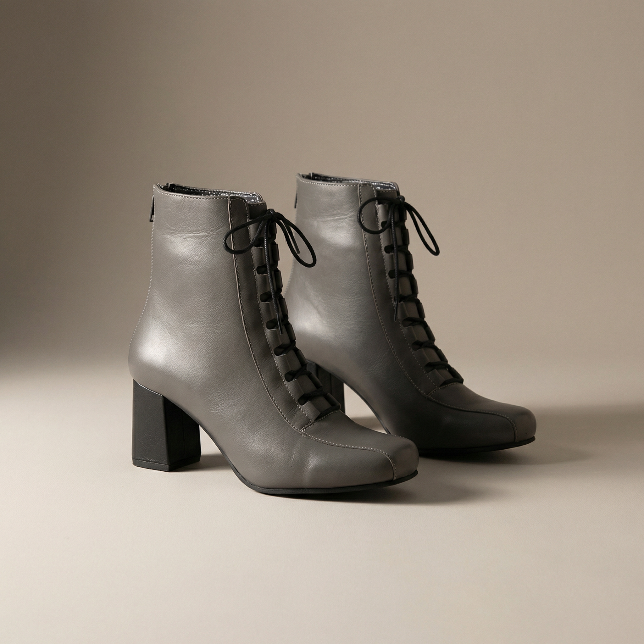 Bota Cano Baixo com Cadarço Cinza - 6065 - Botas, Cano curto- MZQ