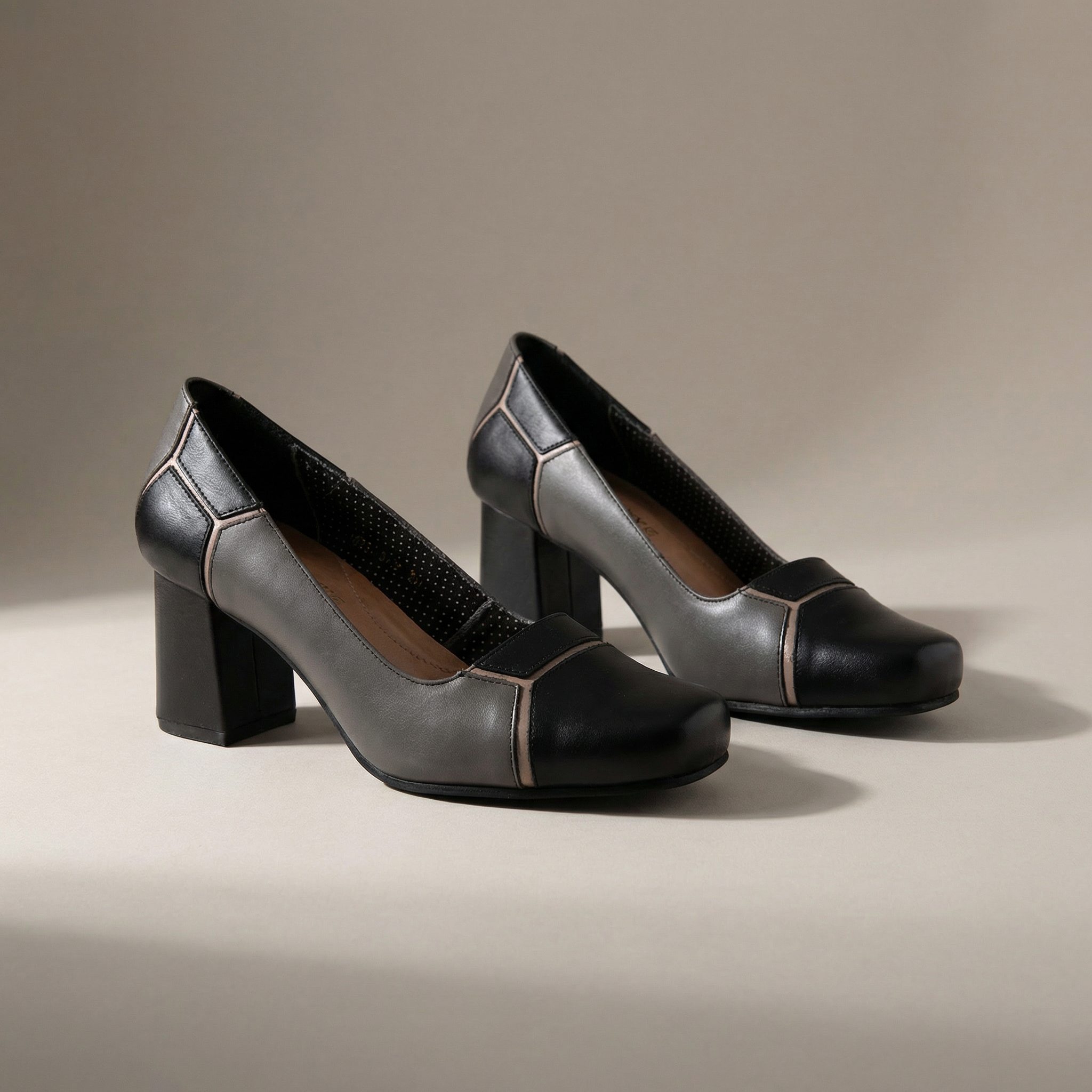 Sapato Feminino em Couro Preto - 6046 - Sapatos, Retrô- MZQ