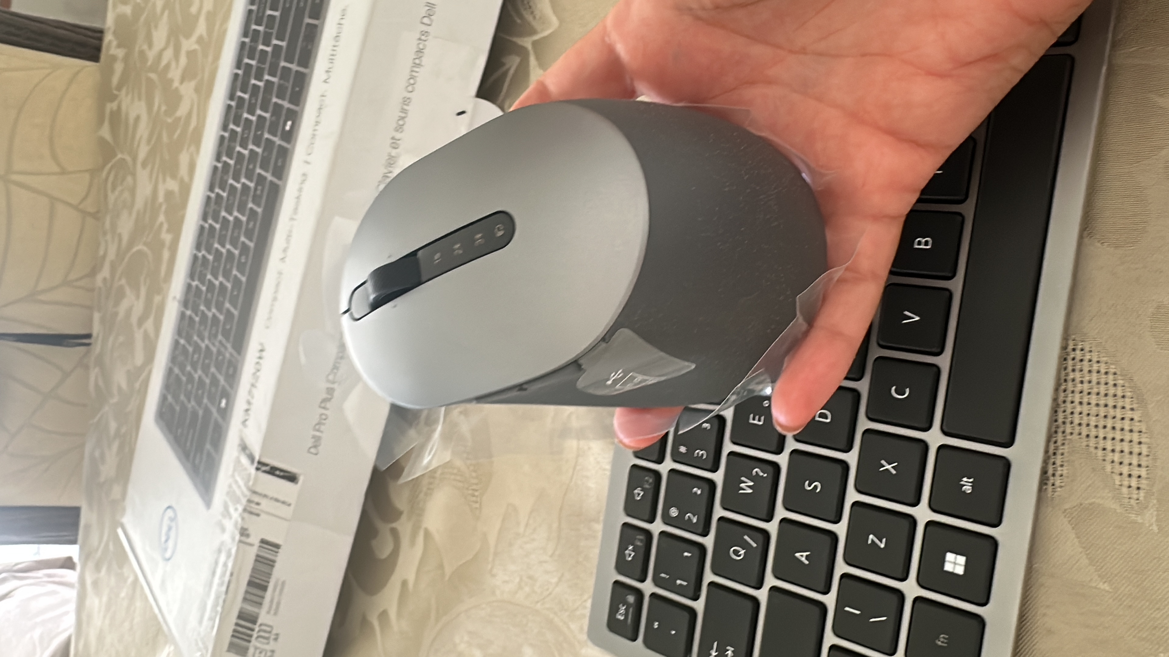 Kit Teclado e Mouse sem Fio Dell KM7120W ABNT2 1600dpi Multi